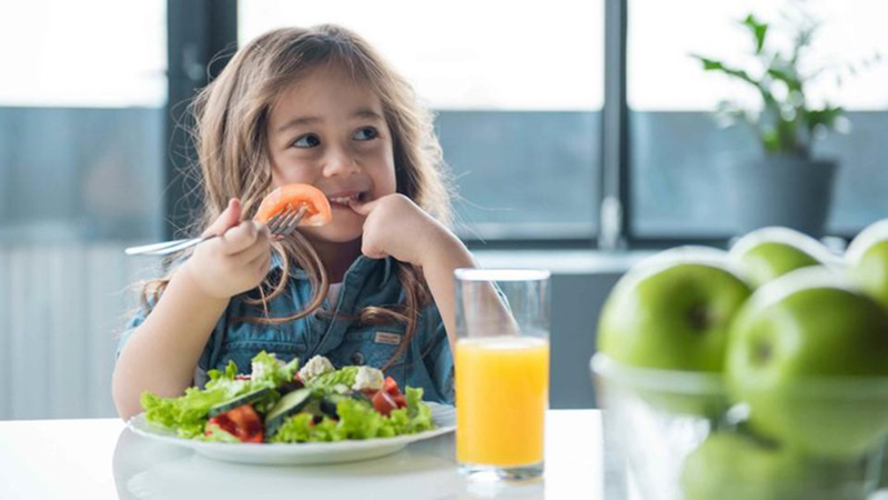 Cho trẻ ăn chay sớm sẽ ảnh hưởng đến quá trình dậy thì của trẻ