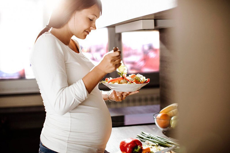  Ăn chay không tốt đối với phụ nữ mang thai.